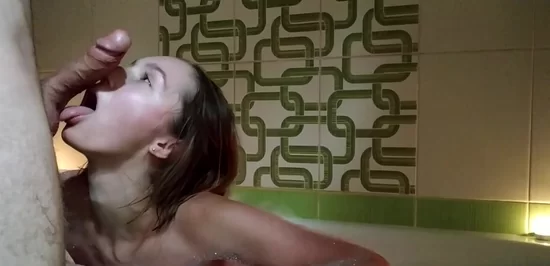 Порно видео В ванной минет. Смотреть В ванной минет онлайн